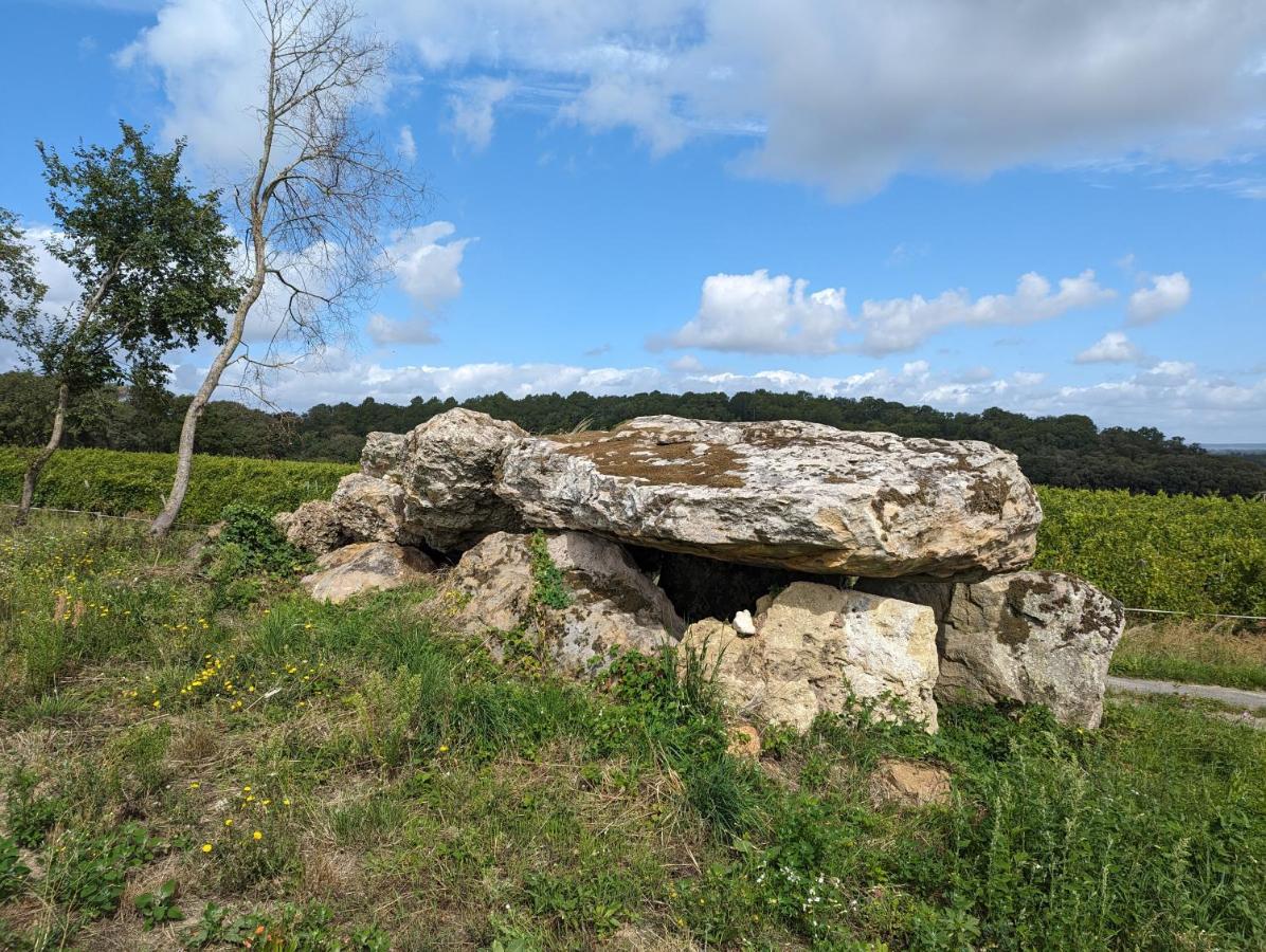 Thizay  Chambre Gargantua Le Dolmen المظهر الخارجي الصورة